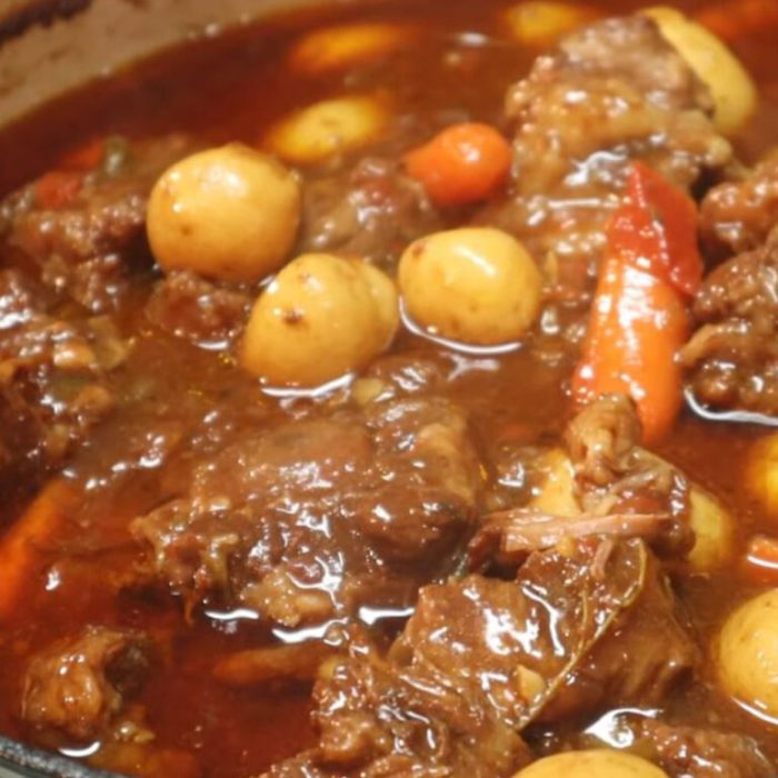 How to cook oxtails southern style