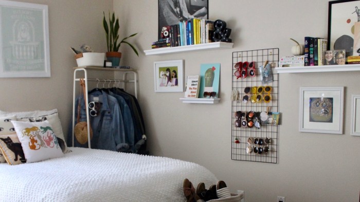 How to decorate your room with small things