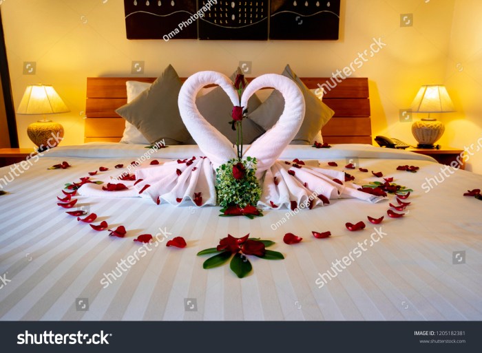 How to decorate a hotel room for honeymoon