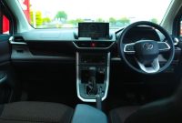 Desain interior mobil avanza